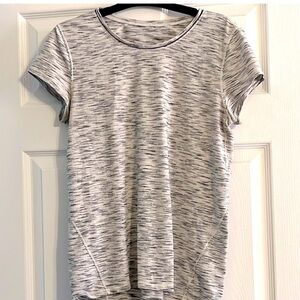 Lululemon Athletica short sleeve lightweight shirt size 6